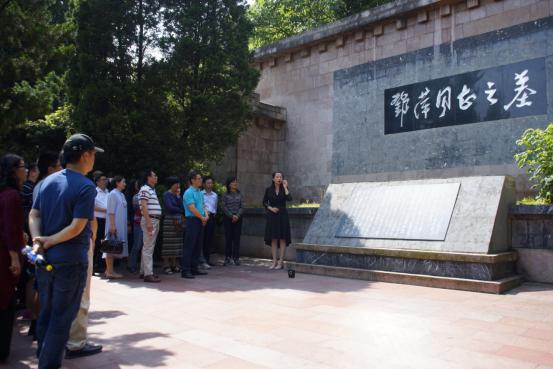 现场教学—凤凰山红军烈士陵园