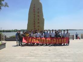 习近平总书记视察采煤塌陷地治理后的现场.jpg